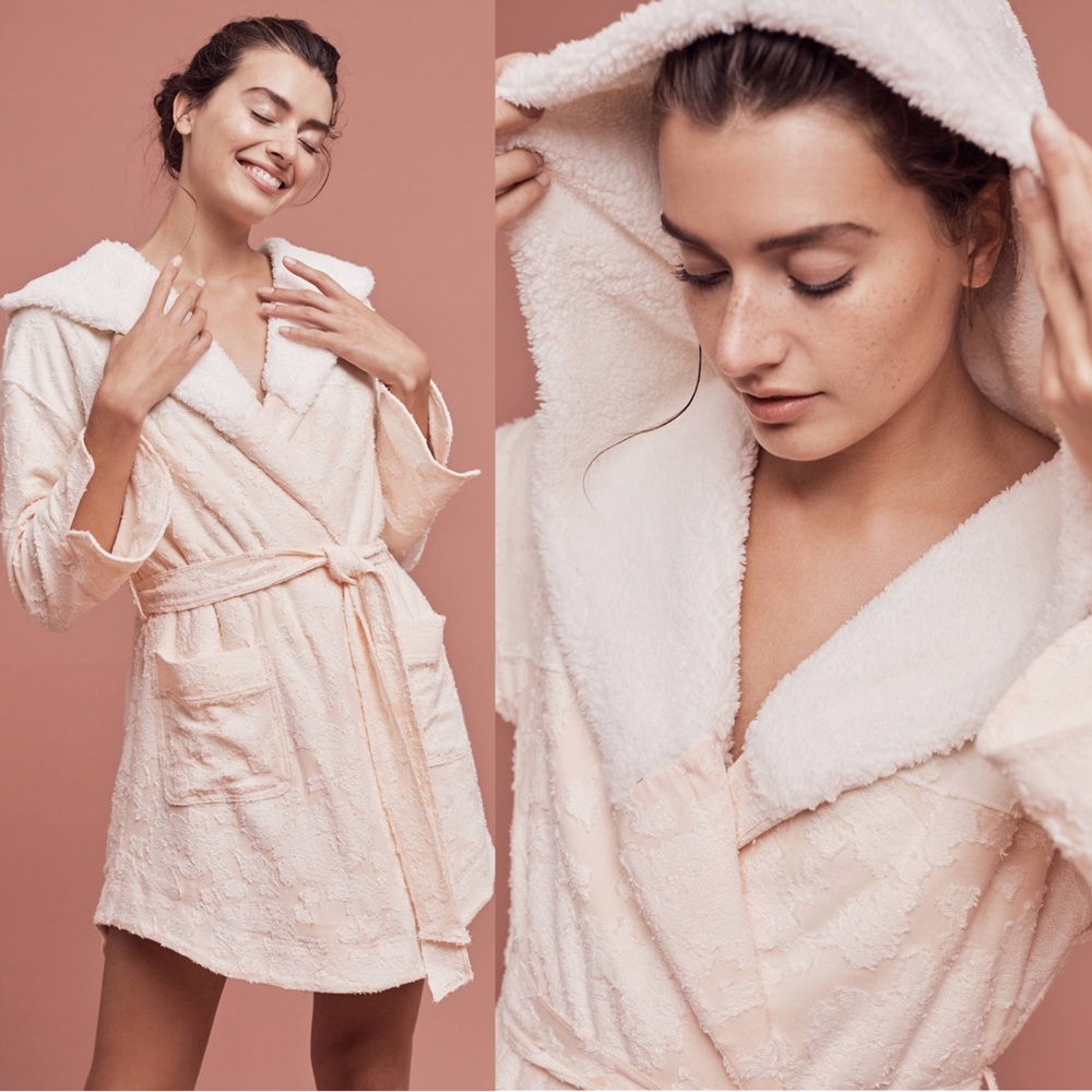 Anthropologie Lilka Textured Sherpa Robe Size M/L Medium Large Pink/Ivory